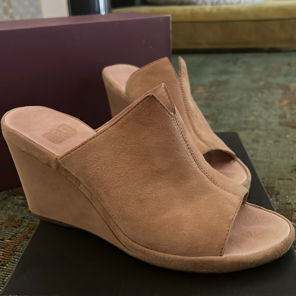 ONO suede Hannah wedges. Worn once, comes with box!